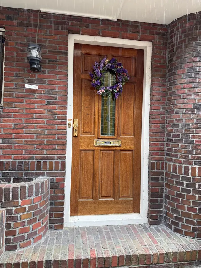 Deuren en kozijnen opgeknapt door GOGU Totaalbouw, voor de verbouwing, foto 1